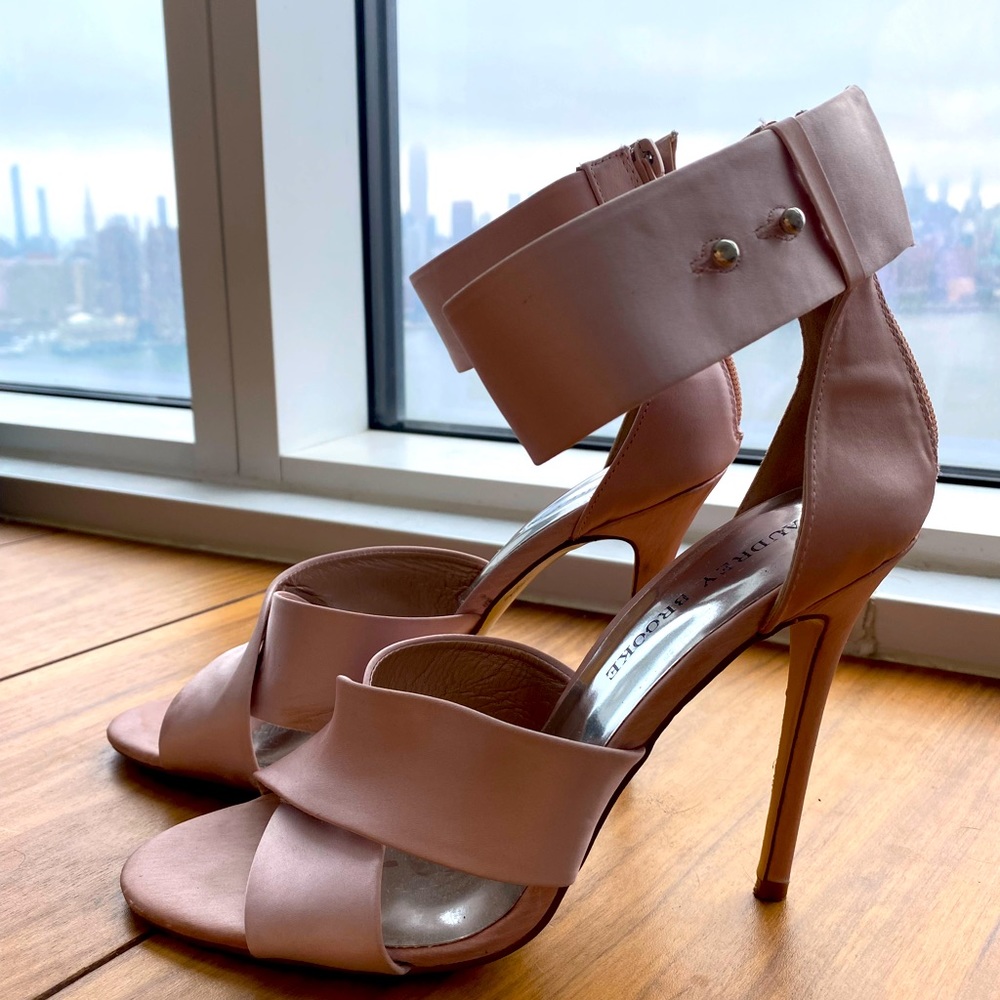 Blush pink Audrey Brooke heels. Size 9.